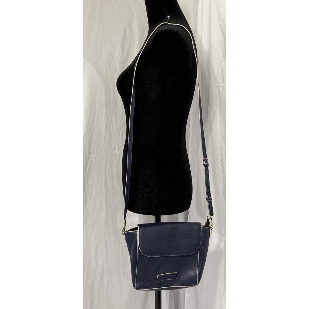 VERA BRADLEY VEGAN FAUX LEATHER CROSSBODY SHOULDER BAG PURSE ADJ STRAP NAVY BLUE